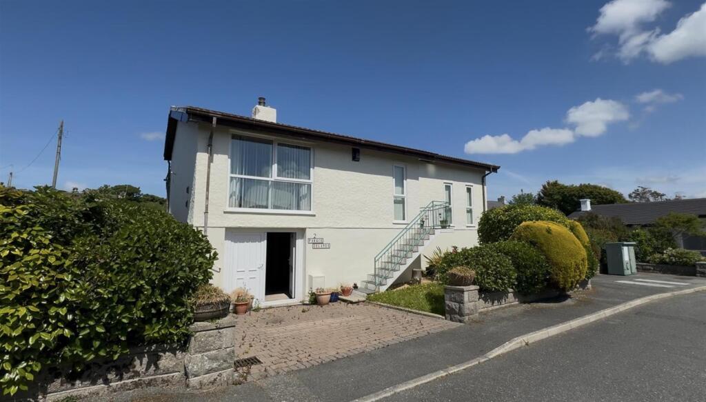 3-bed detached on Zealand Park,Caergeiliog,Caergeiliog, £259,950