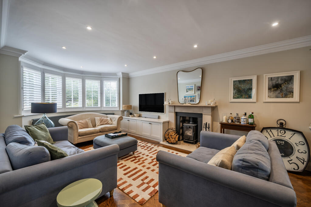 4 bed detached - Portsmouth Road, Thames Ditton, KT7 image 5