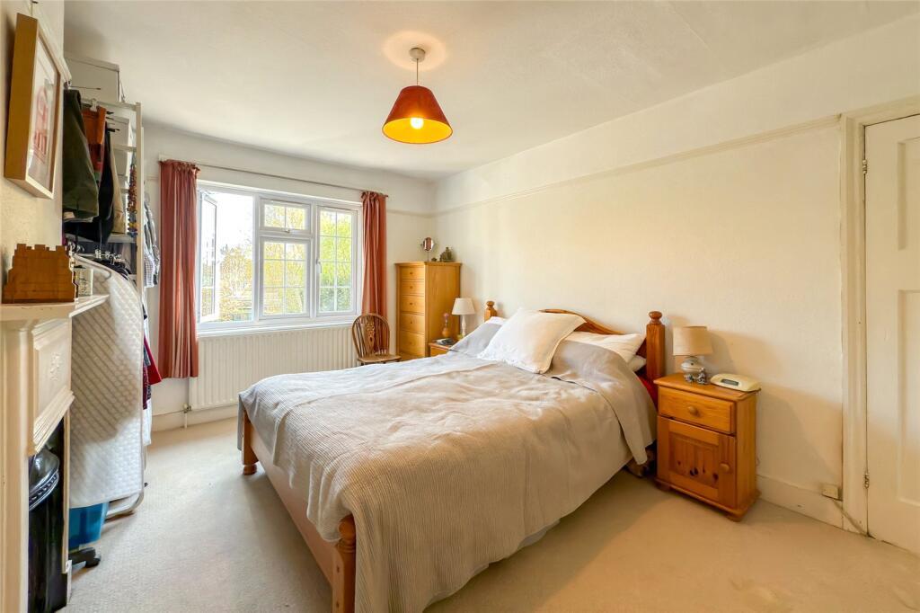 Grove Avenue, Harpenden, Hertfordshire, AL5 - More