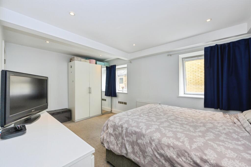 Apartment in Epsom and Ewell, Woodcote, The Wells - View 4
