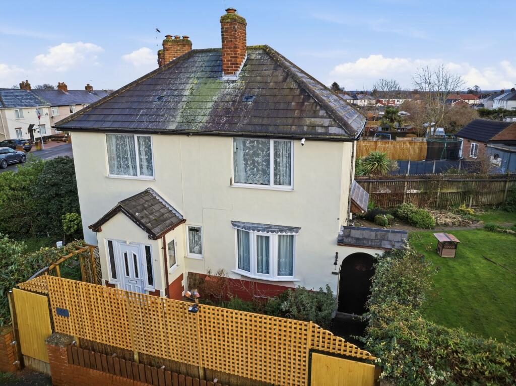3-bed semi-detached on Firbeck Crescent, Langold, S81, £150,000