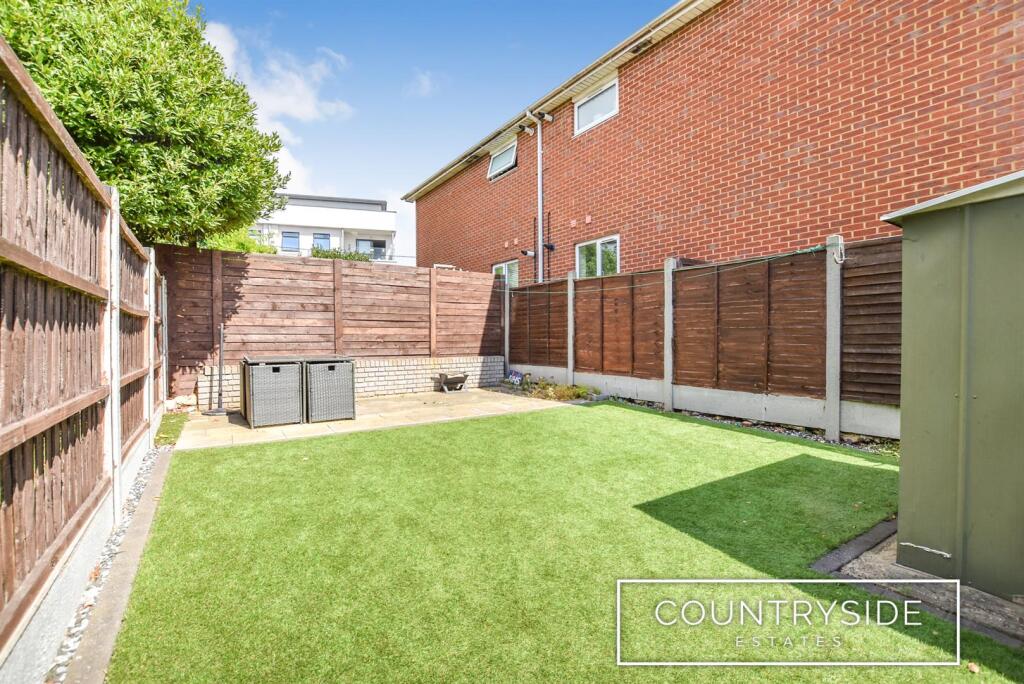 Apartment in Castle Point, Hadleigh - View 2