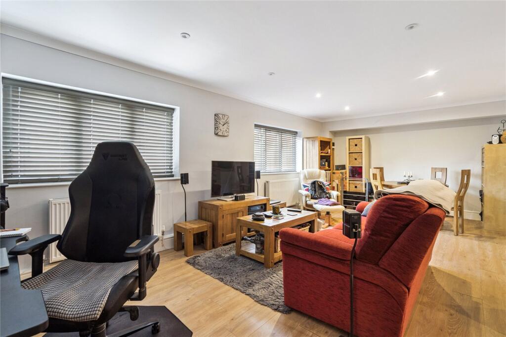 High Street, Twyford, Berkshire, RG10 - View 5