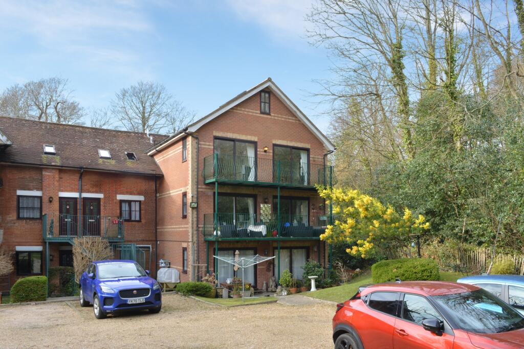 Abbey Hill, Netley Village, SO31 photo 4