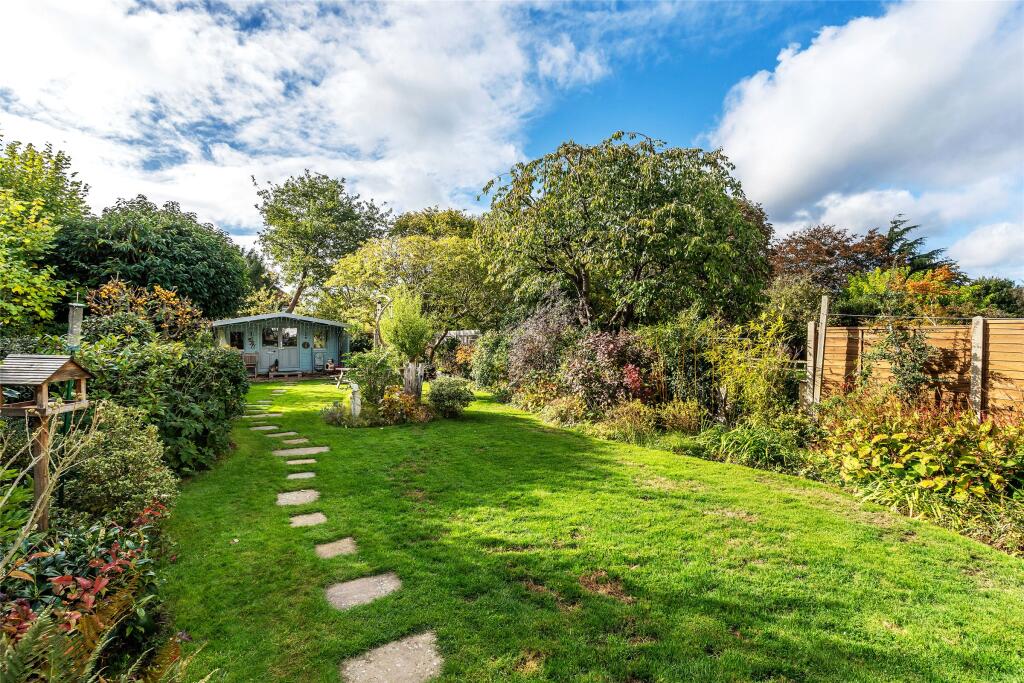 Copthorne Road, Leatherhead, Surrey, KT22 photo 2