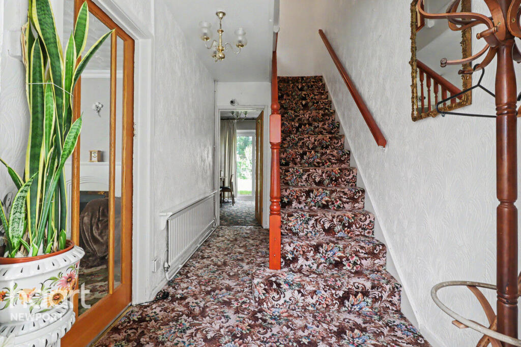 Tynewydd North Close, CWMBRAN photo 2