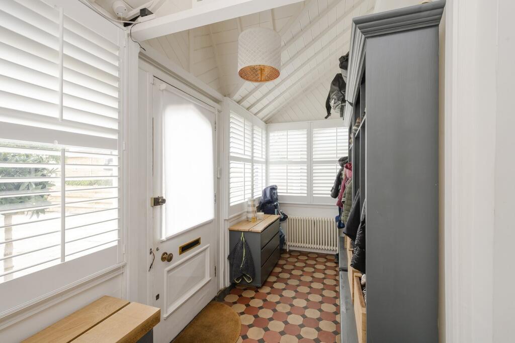 House in Weybridge - View 4