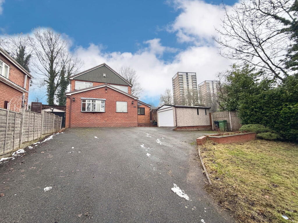 3-bed detached on Delph Road, Brierley Hill, DY5 2RP, £300,000