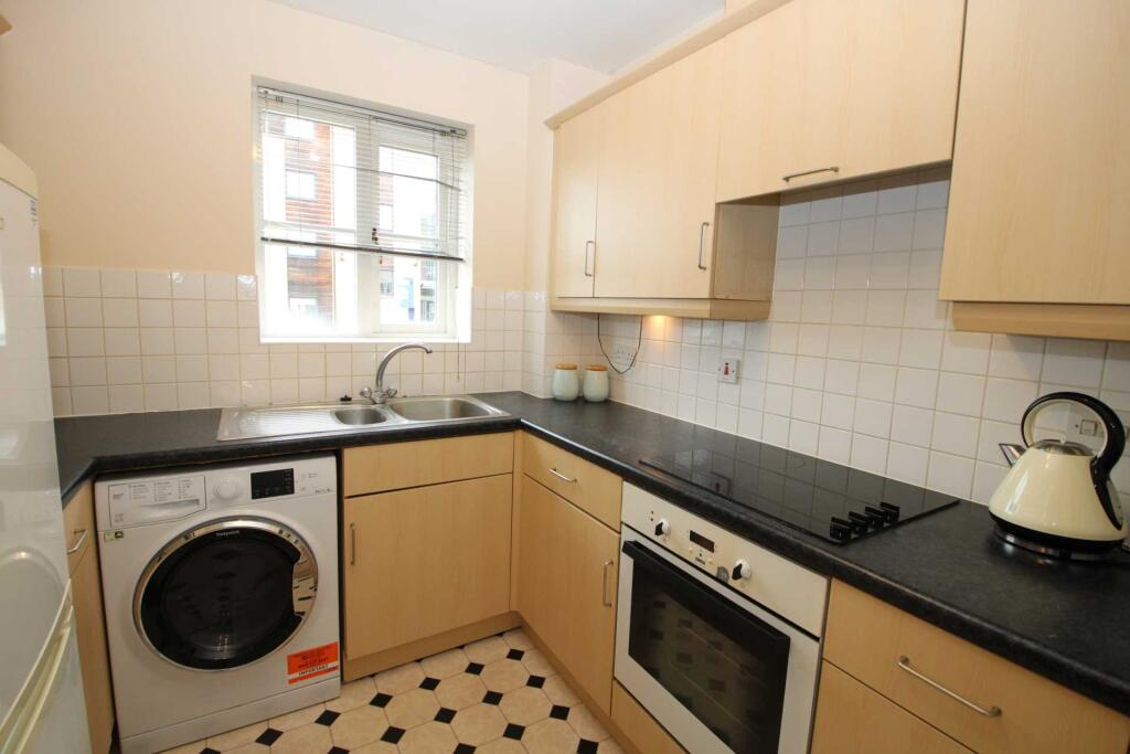 Apartment in Hemel Hempstead - View 2