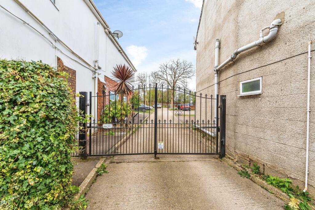 Main image of property: Rumbridge Street, Totton, Southampton