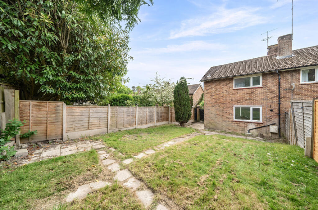 The Rise, Pound Hill, Crawley photo 4