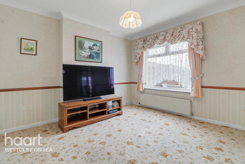 Lawn Avenue, SOUTHEND-ON-SEA photo 4