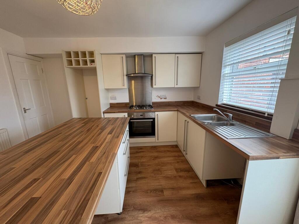 House in Chesterfield, Derbyshire - View 5