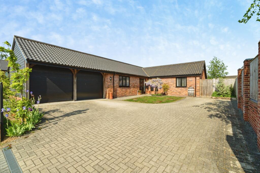 Main image of property: Oakland Mews, Norwich, NR13