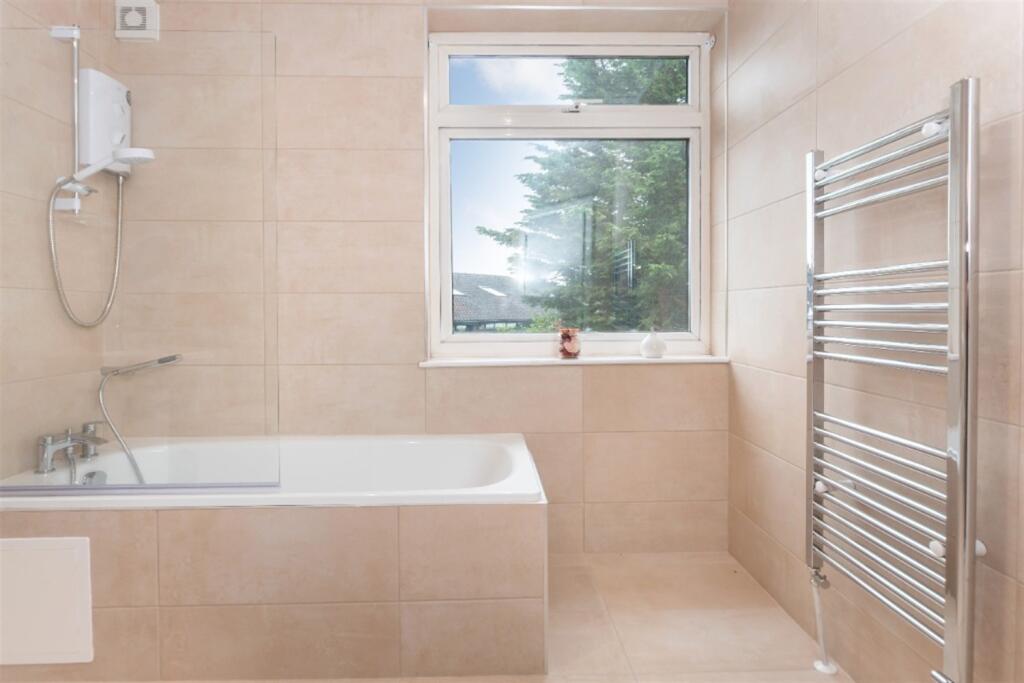 4 bedroom semi-detached house for rent