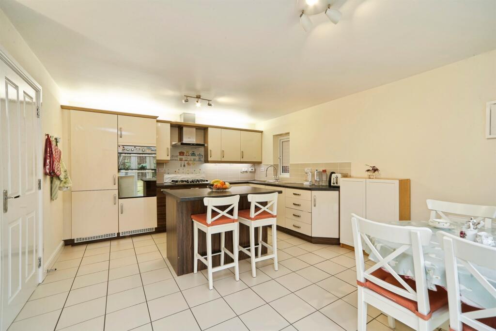 House in Leeds, West Yorkshire - View 4