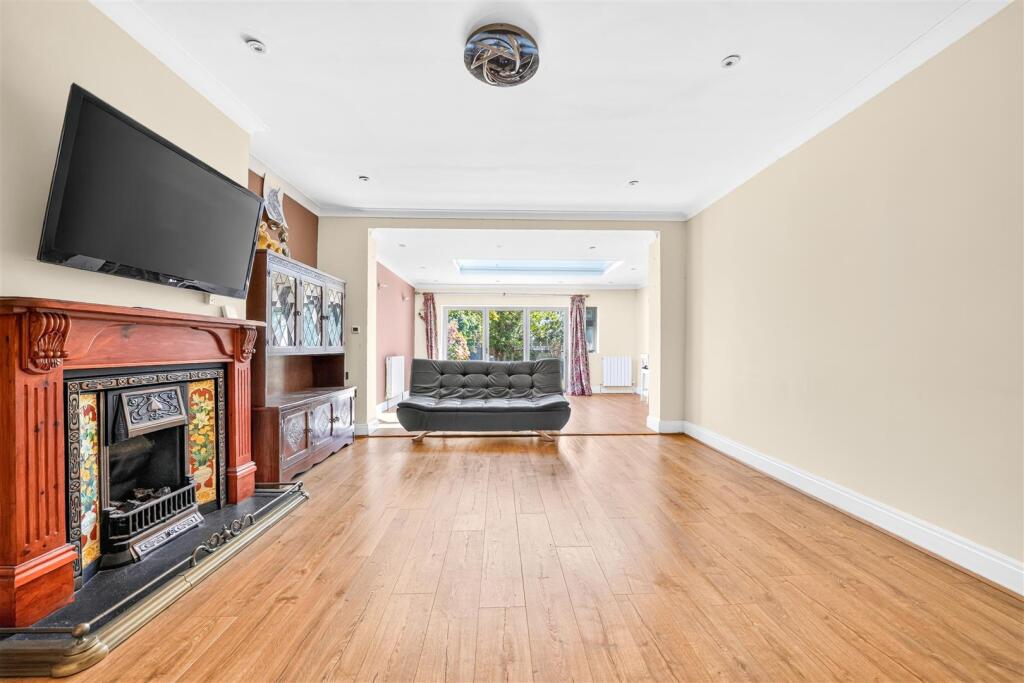 House in Ilford, Redbridge - View 4