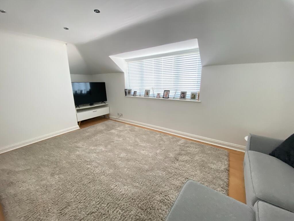 Apartment in Guildford, Ripley - View 3