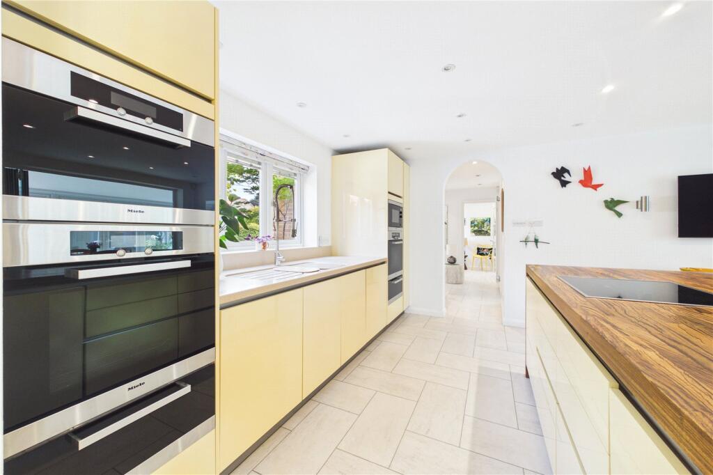 House in Chieveley, West Berkshire - More