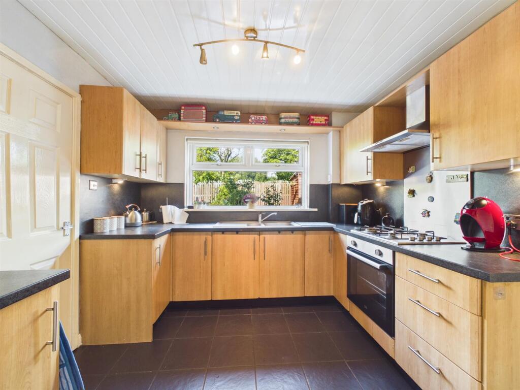 House in Elderslie, Lounsdale - More