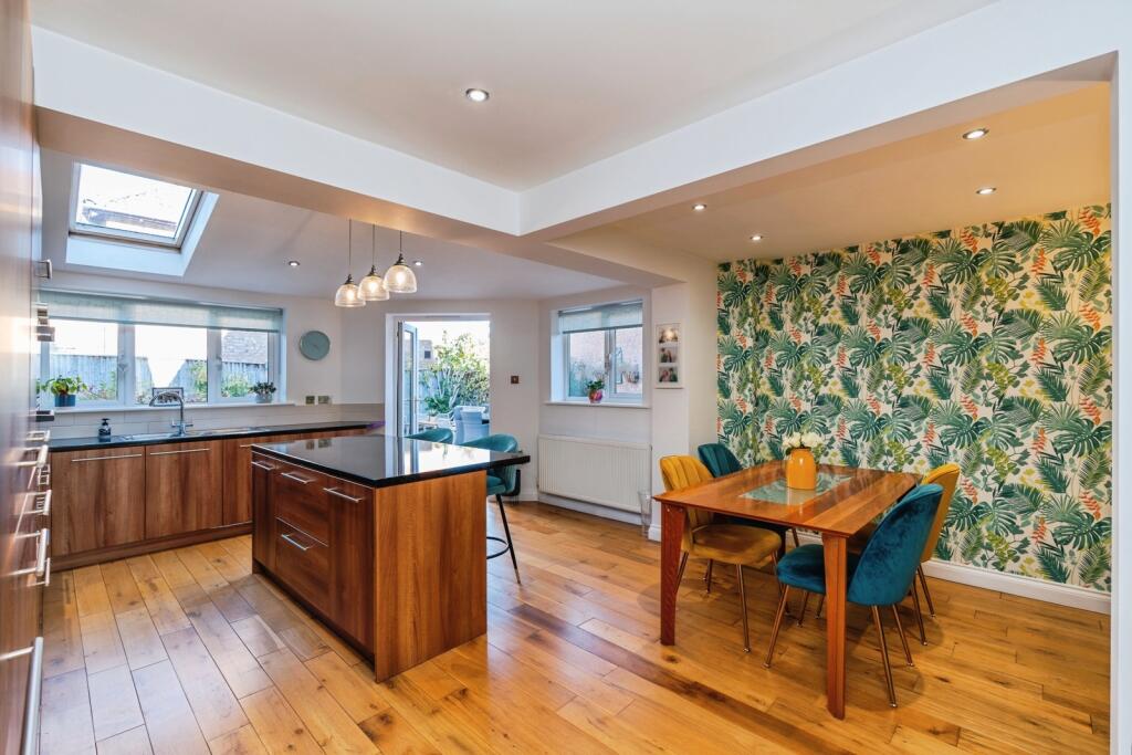 Surrey Close, Totton, Southampton, Hampshire, SO40 photo 2