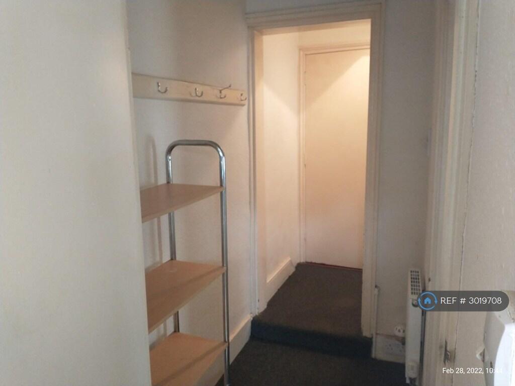 Apartment in Yeovil, Somerset - More