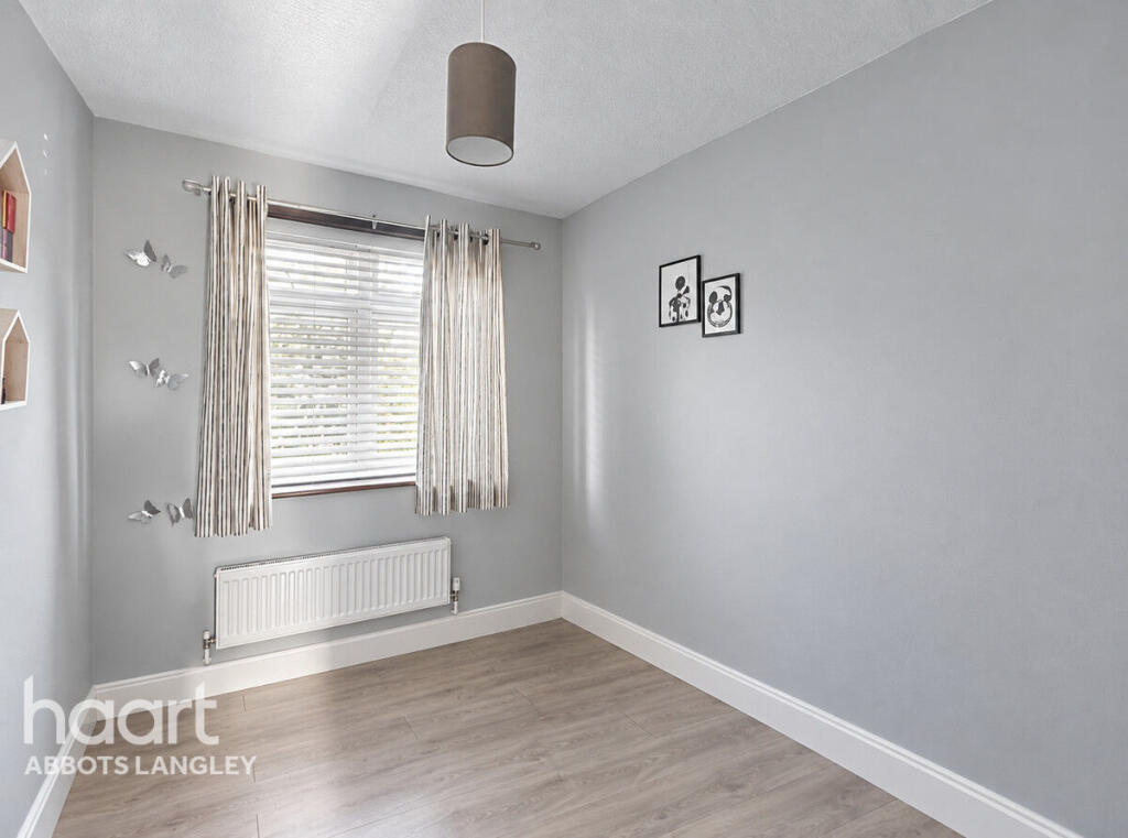 Apartment in Watford, Kingswood - View 5