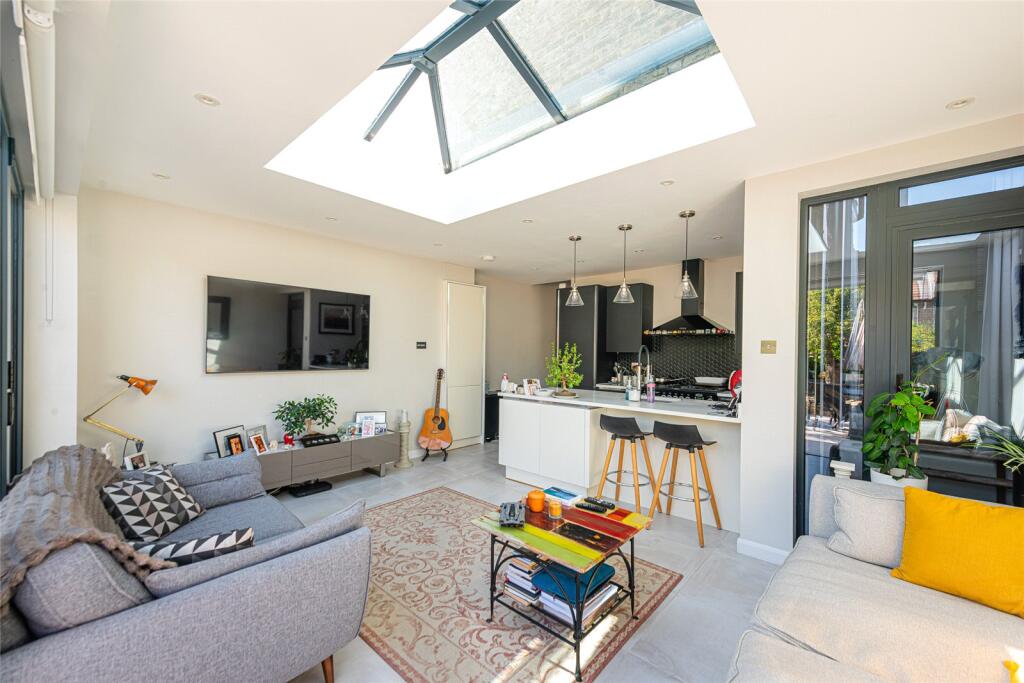 Apartment in London - View 5