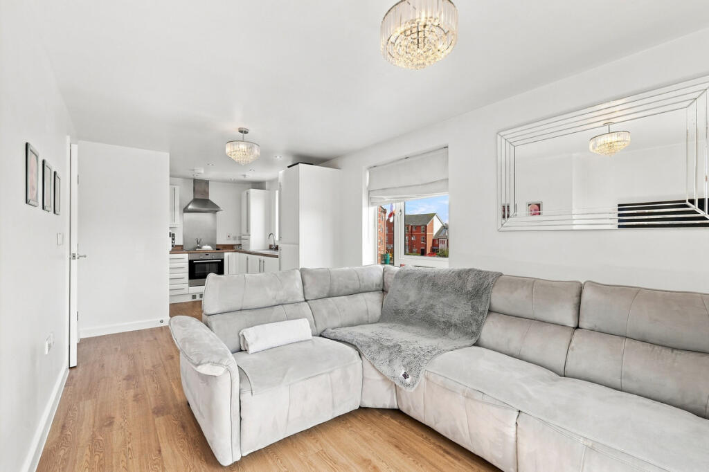 Apartment in Southend-on-Sea - View 4
