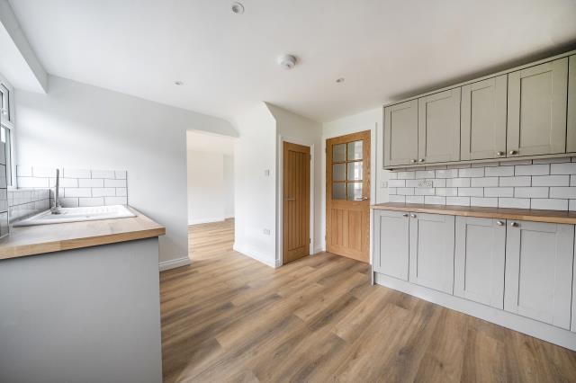 House in Newbury, Wash Common - View 4