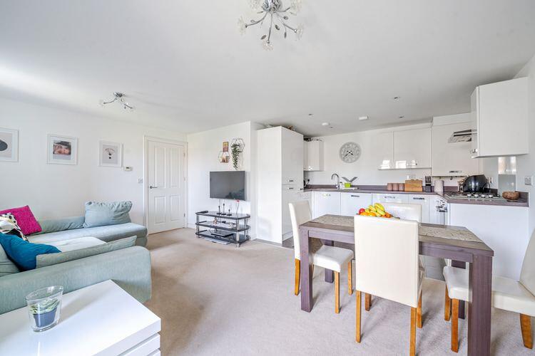 Apartment in Wokingham, Emmbrook - View 4