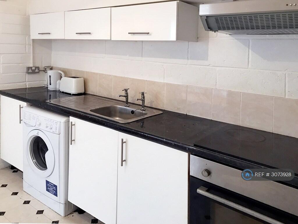 Apartment in Truro - View 4