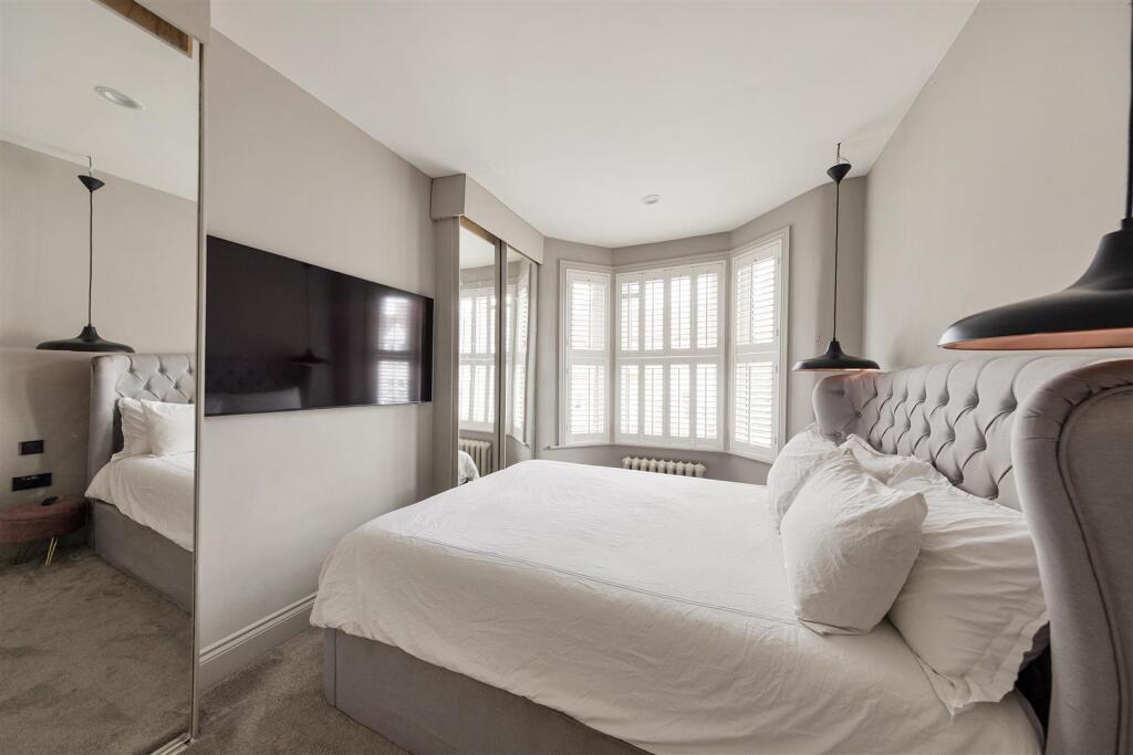 House in London, Central Highams Park, Highams Park - View 4