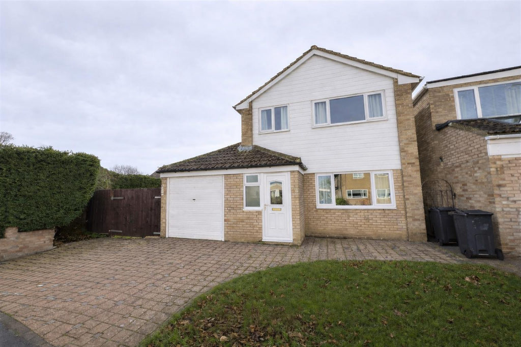 3-bed detached on Minster Walk, Hurworth, Darlington, £240,000