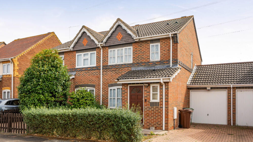 3-bed semi-detached on Great Galley Close, Barking, IG11 0XL, £450,000