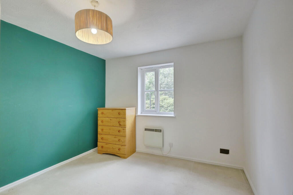Apartment in Southend-on-Sea, Essex - More