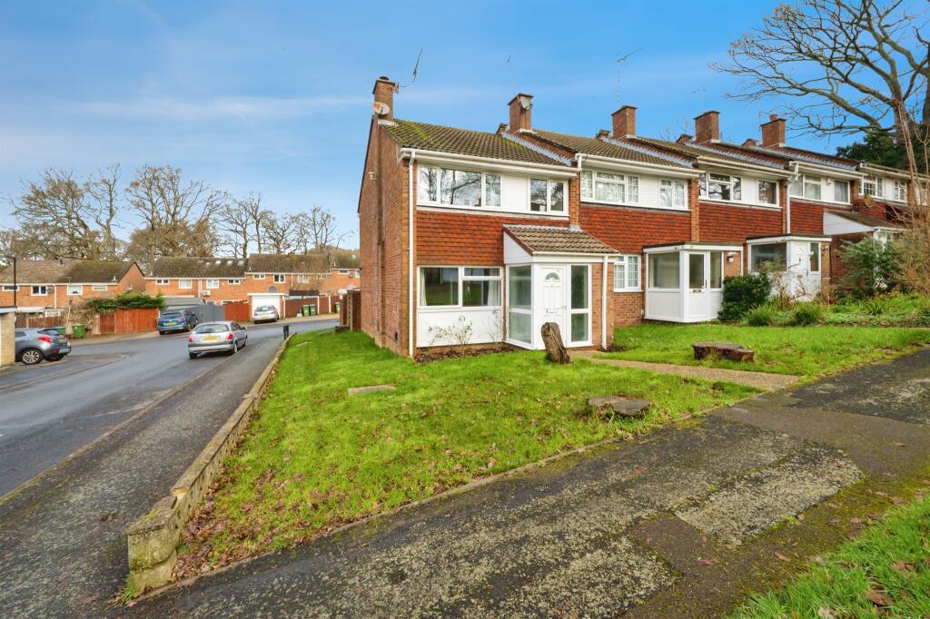 Main image of property: Petworth Gardens, Southampton