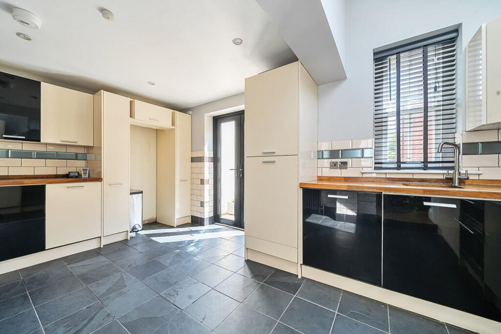 House in Basingstoke and Deane, Basingstoke - More