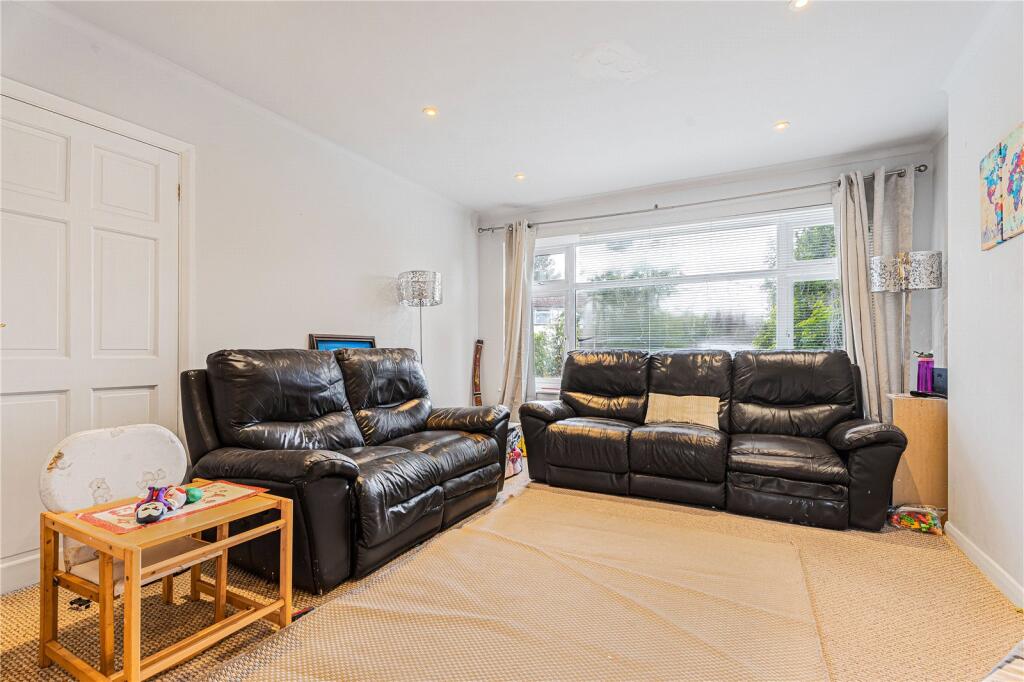 House in Sunbury-on-Thames, Surrey - View 2