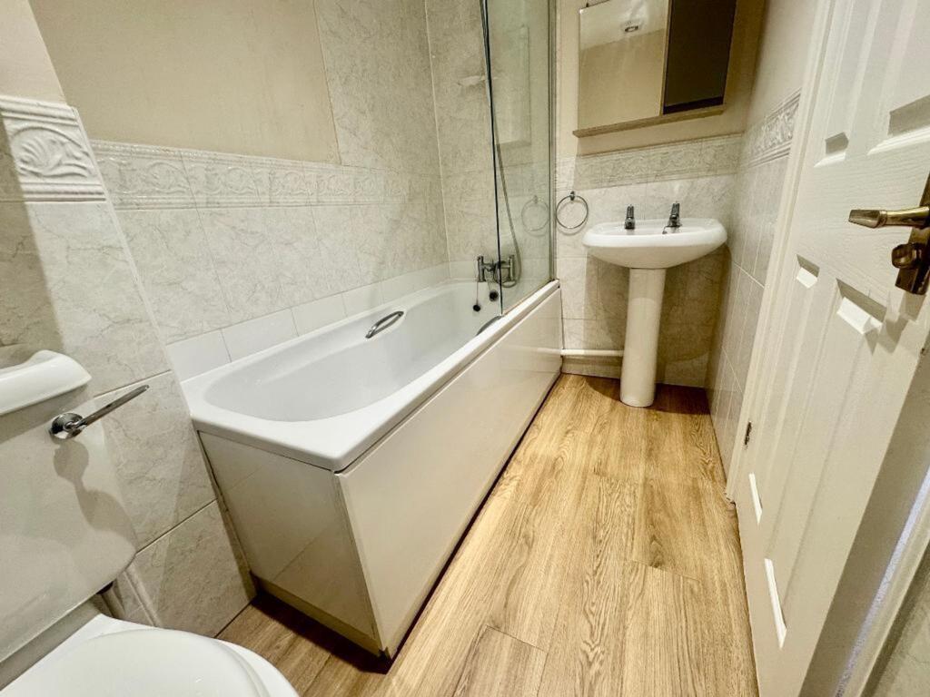 Shortcroft Court, Barton-Le-Clay, MK45 photo 4