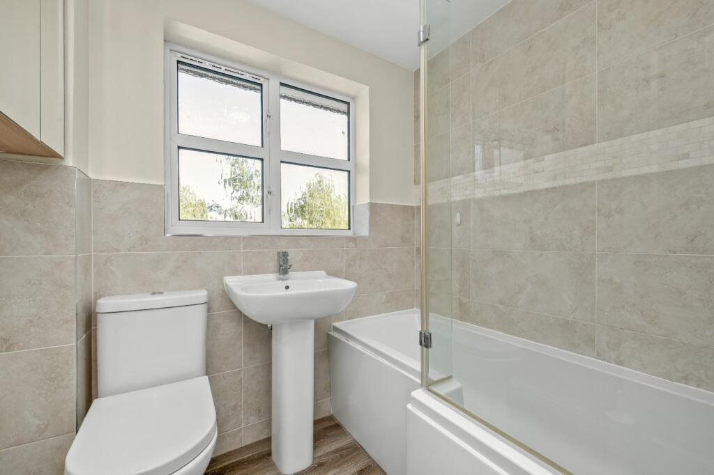 House in Elmbridge, Cobham - More