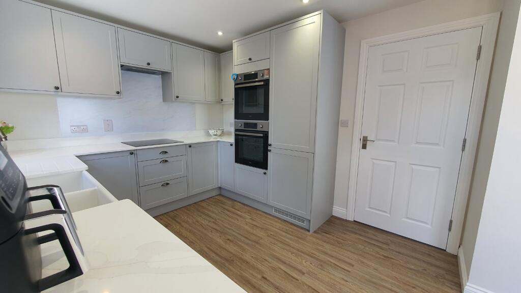 Paulls Close, Martock, TA12 photo 3