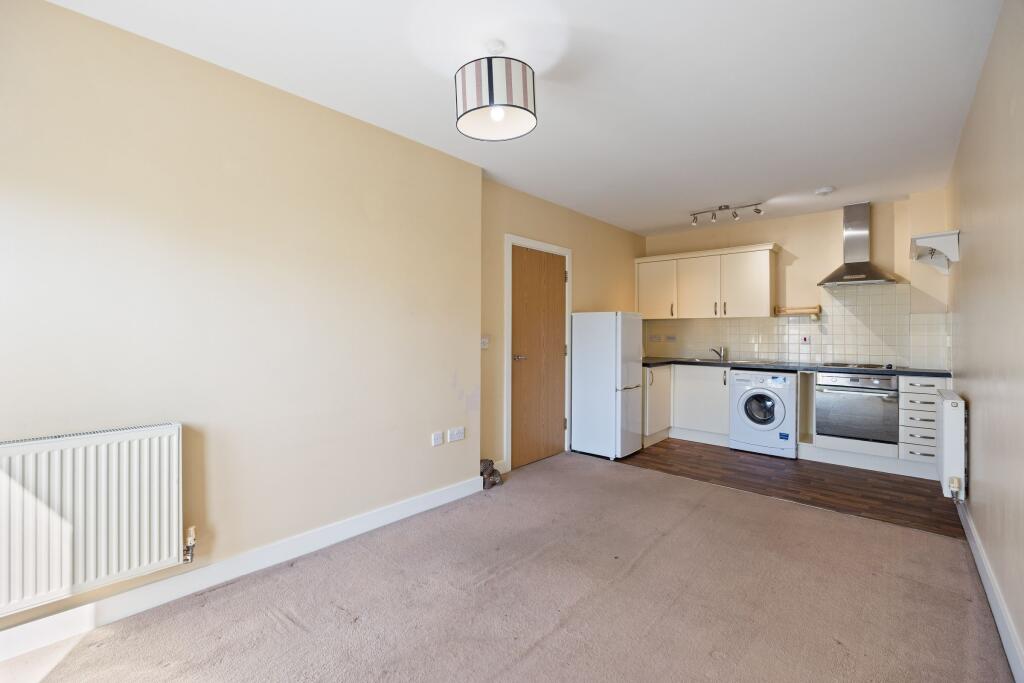 Flat , Vicarage Court,  Victoria Avenue, Bristol photo 4