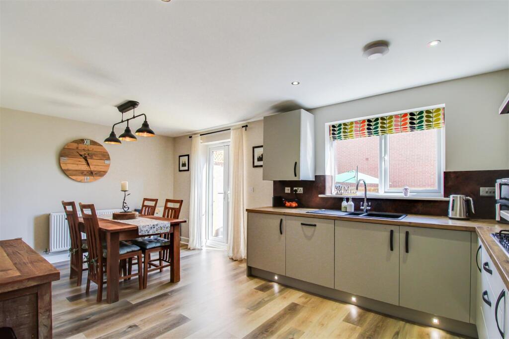 House in Wakefield, West Yorkshire - View 4