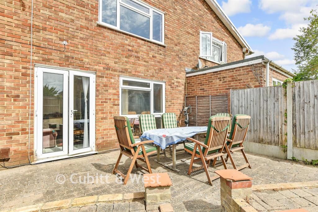 House in London, Monks Orchard - More