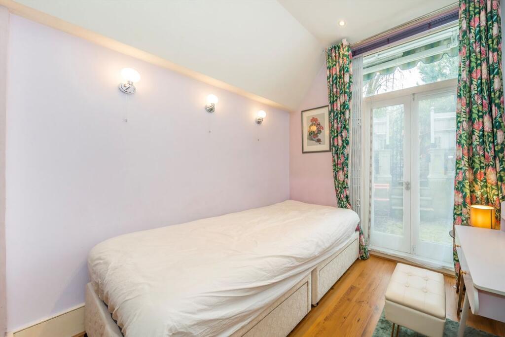 Apartment in London - More