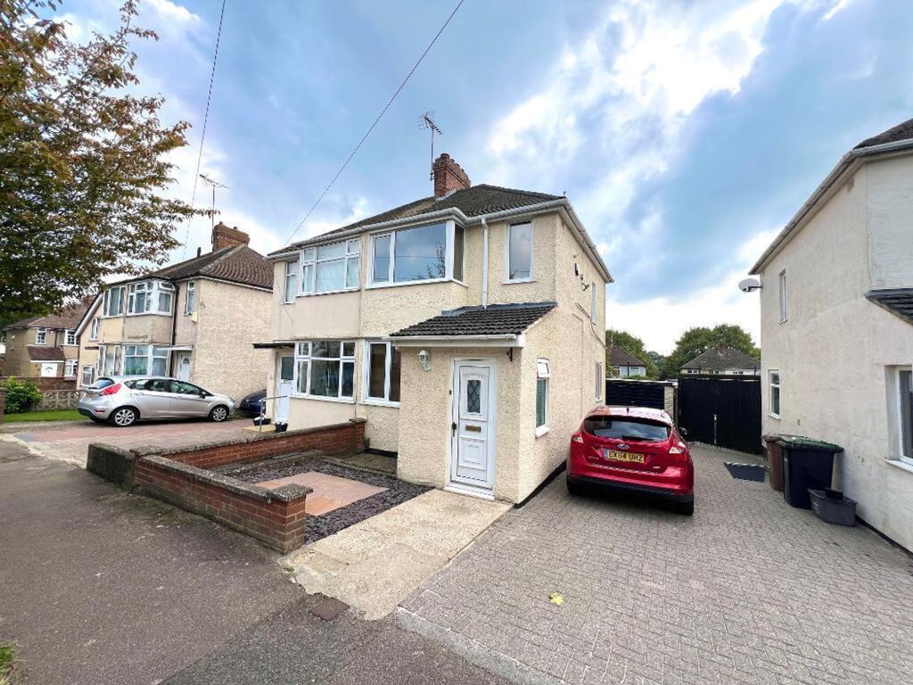 2-bed semi-detached on Third Avenue, Luton, LU3, £300,000