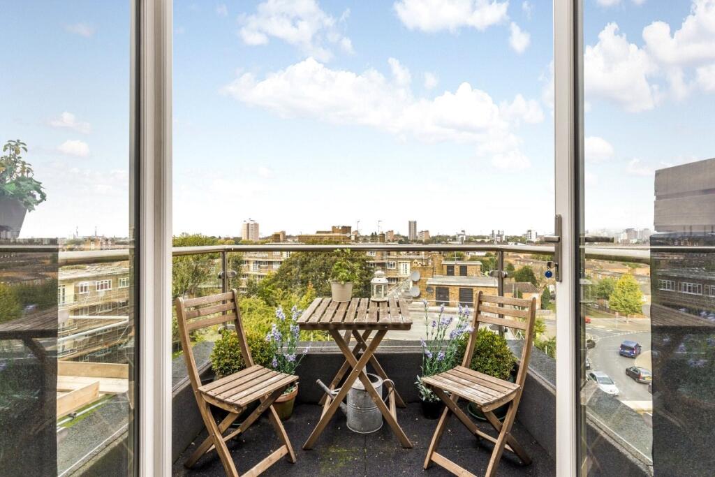 Apartment in London - View 2