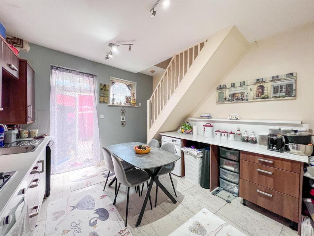 House in Staffordshire Moorlands, Leek - More