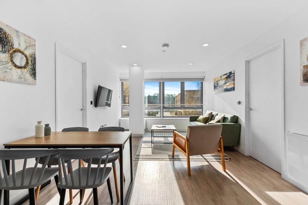 Apartment in Reading - View 4